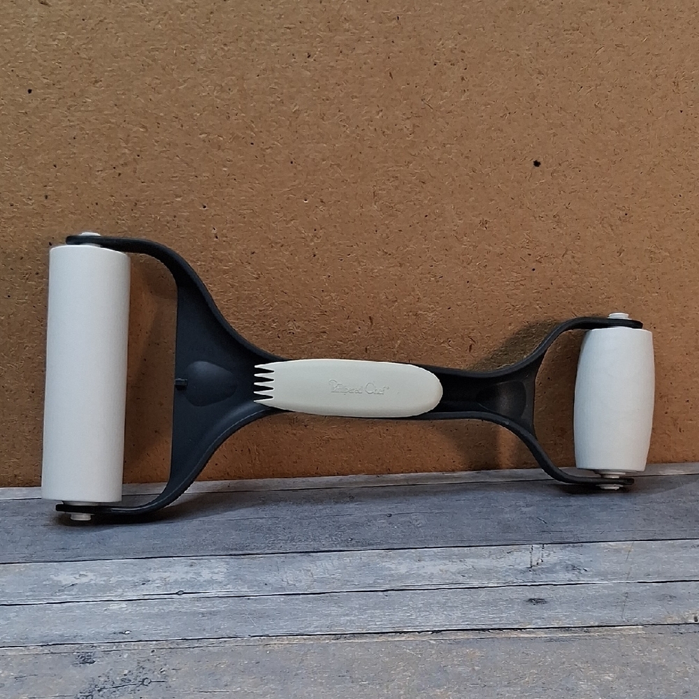 Pampered Chef Baker's Roller